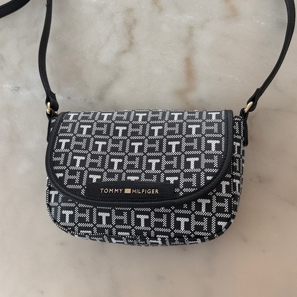Tommy Hilfiger Monogram Black Gray and White Crossbody Shoulder Bag NWOT - Picture 3 of 14